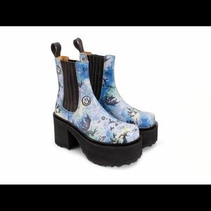 John Fluevog SKYHIGH F
NERDS
PLATFORM CHELSEA BOOTS